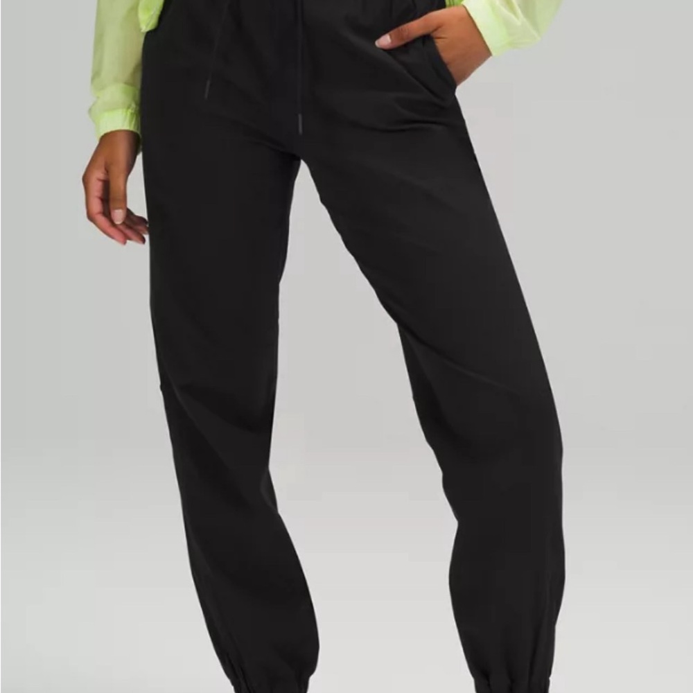 Lululemon Essential Affinity MR Jogger BNWT Size 10